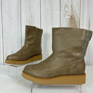 Muk Luks Slope Natalie Boots Lightweight Platform Mid-Height Boots Tan Size 9